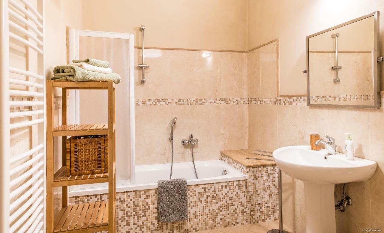 La Delizia Central Apartment Lucca Luaran gambar